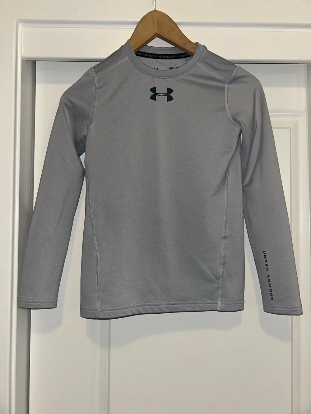 Under Armour boys fitted cold gear Light Gray Long sleeve